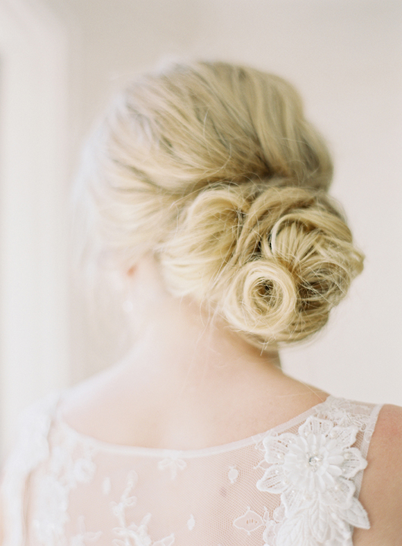 19 Elegant Bridal Hairstyle Ideas for Romantic Bride Look (11)