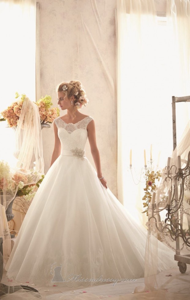 20 Beautiful Ball Gown Wedding Dresses for Glamorous Brides (7)