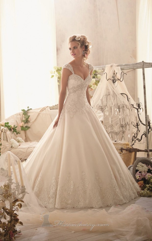 20 Beautiful Ball Gown Wedding Dresses for Glamorous Brides (8)