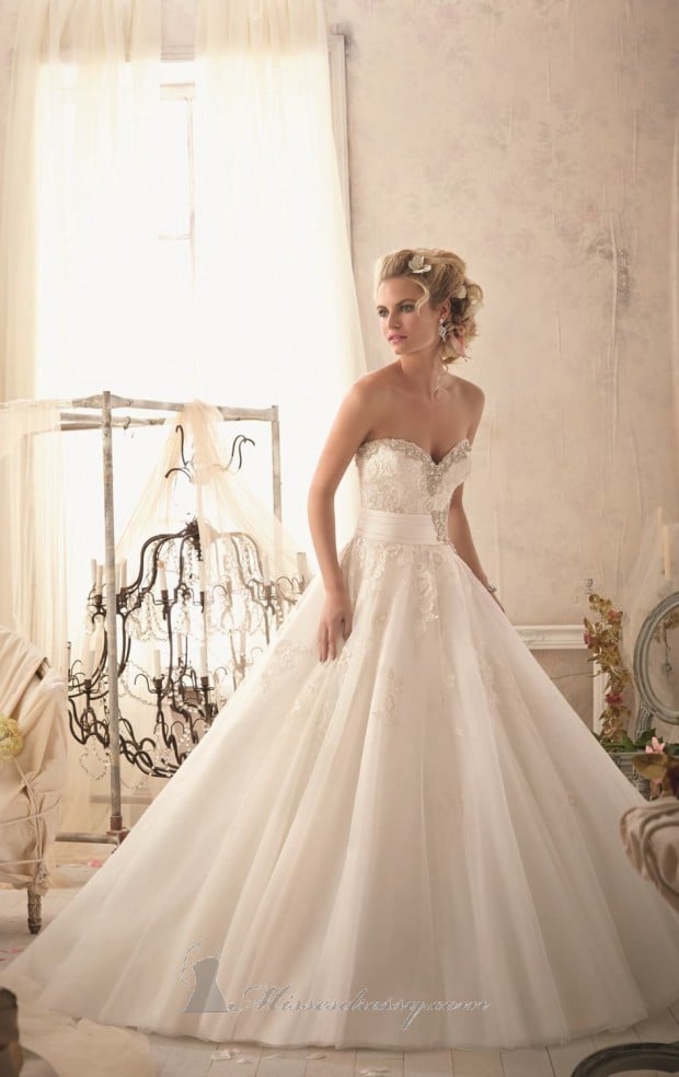 20 Beautiful Ball Gown Wedding Dresses for Glamorous Brides (9)