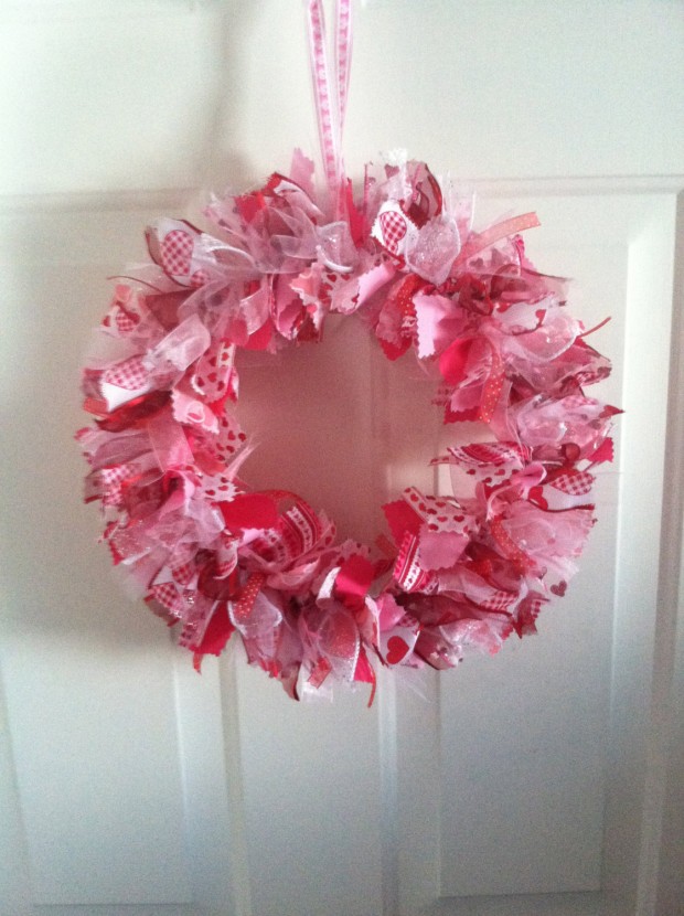 20 Heart Melting Handmade Valentine's Wreaths (17)