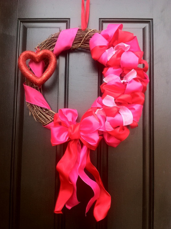 20 Heart Melting Handmade Valentine's Wreaths (18)