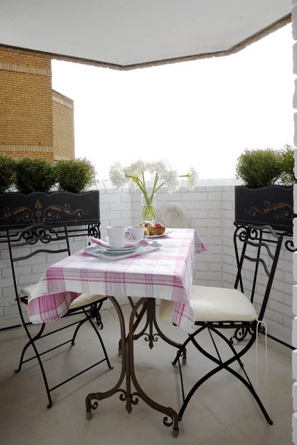 20 Outdoor Breakfast Nook Ideas for Bright and Beautiful Morning (1)