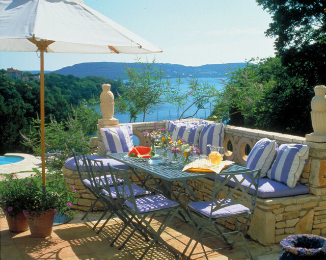 18 Outdoor Breakfast Nook Ideas for Bright and Beautiful Morning - Small Balcony, outdoors, nook, garden, breakfast, balcony, backyard