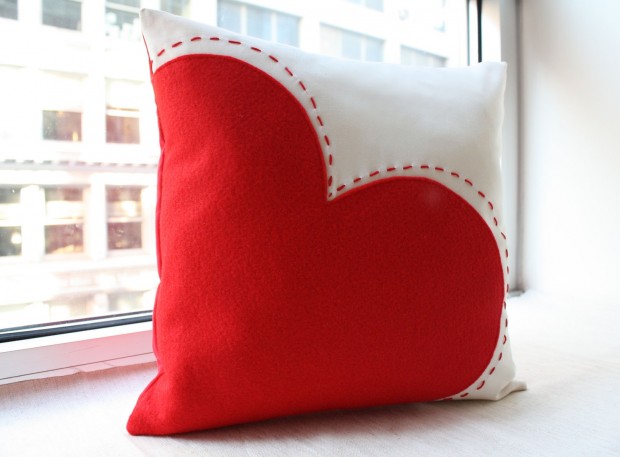 21 Diverse Valentine's Home Decorations (19)