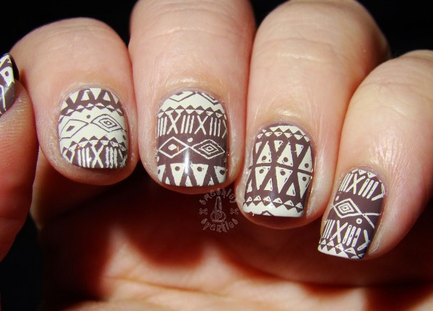 22 Creative and Fun Monochrome Nail Art Ideas (12)