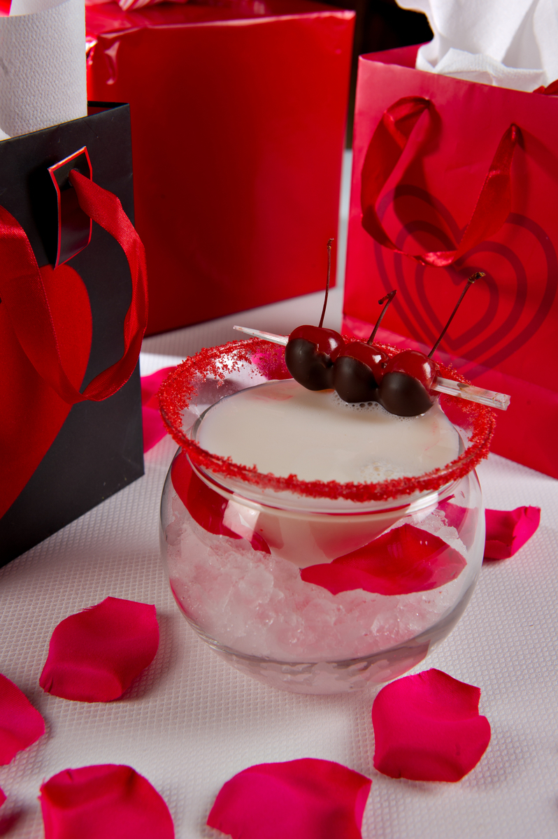 23 Romantic Cocktails for Valentine’s Day
