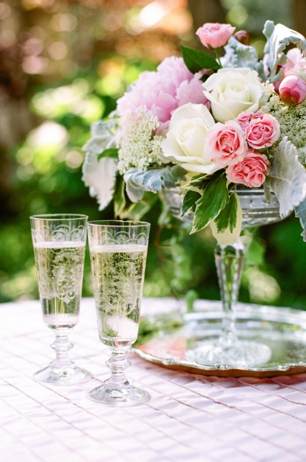 26 Beautiful and Romantic Garden Wedding Ideas  (24)