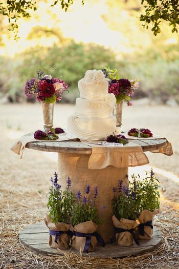 26 Beautiful and Romantic Garden Wedding Ideas  (5)