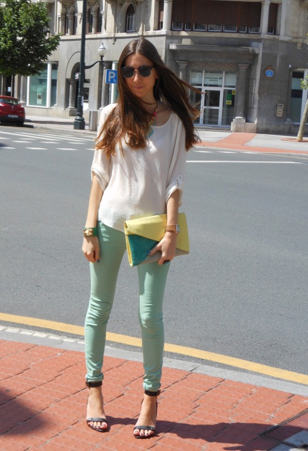Colored Jeans for Spring 21 Stylish Outfit Ideas (17)