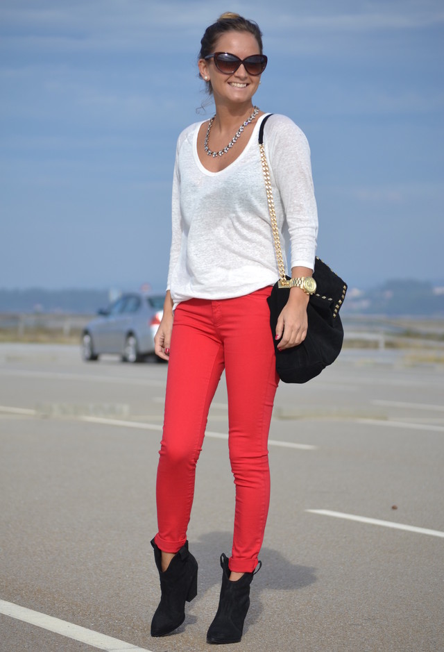 21 Stylish Outfit Ideas with Colored Jeans