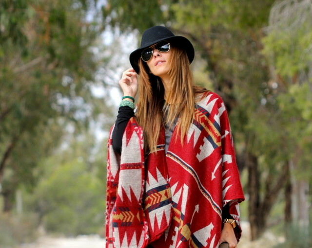 17 Ideas with Capes and Ponchos for Trendy Chic Look - poncho, Outfit ideas, capes