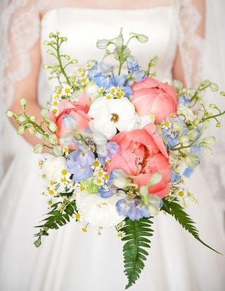 Source: www.dominiquebader.com 17 Romantic Spring Wedding Bouquets (1)