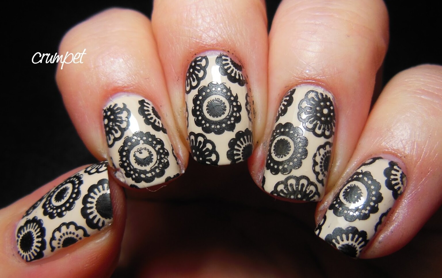 18 Vintage Inspired Nail Art Ideas