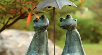 19 Entertaining Animal Statue Outdoor Spring Decorations