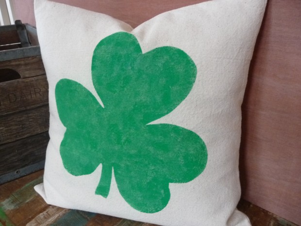 23 Inspiring Various Saint Patrick's Day Decorations (20)