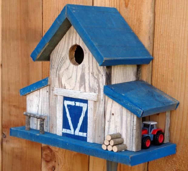 15 Decorative and Handmade Wooden Bird Houses (4)