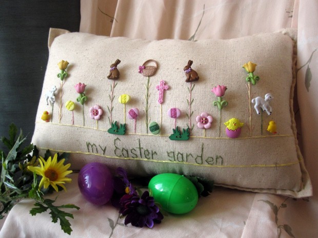 16 Adorable Handmade Decorative Easter Pillows (3)