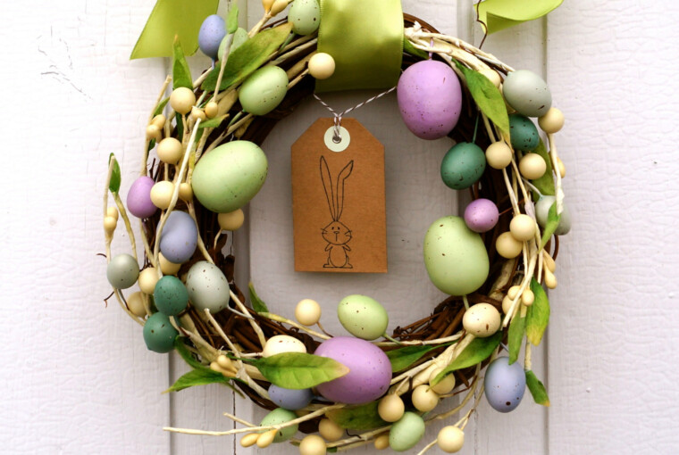 16 Cute Handmade Easter Wreath Ideas - wreath, rabbit, mesh, heart, hanger, handmade, felt, Easter, door, decoration, deco, cross, carrot, burlap, bunny