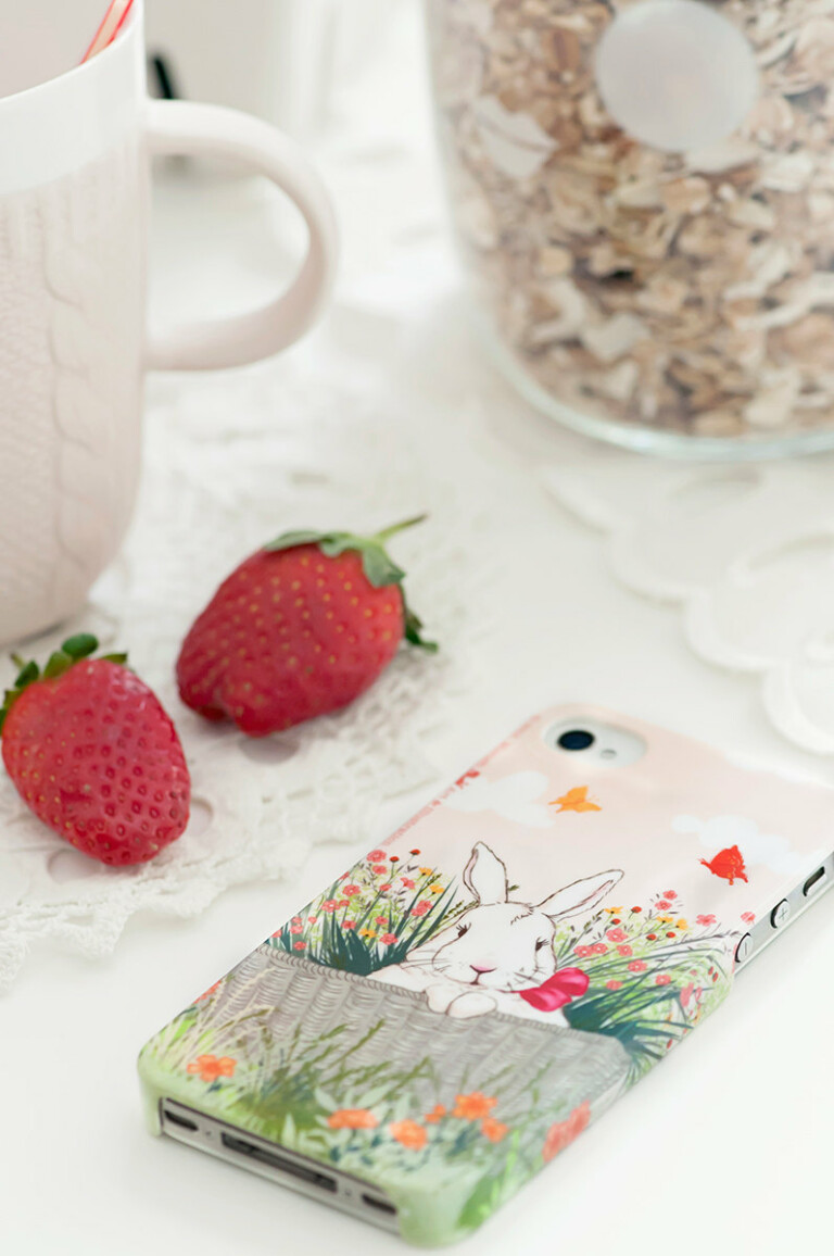 17 Creative and Natural Looking iPhone Cases for Spring