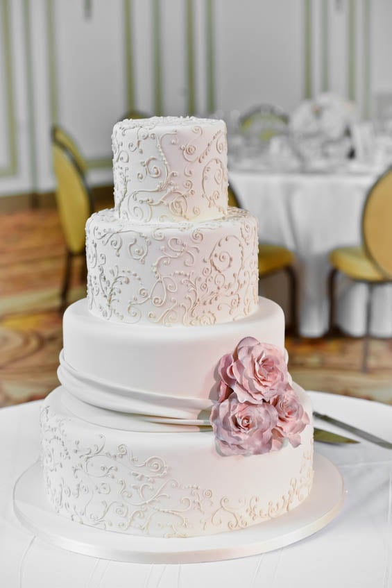 18 Beautiful Ideas for Perfect Wedding Cake Decoration (11)