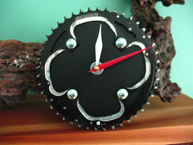 18 Creative and Handmade Wall Clock Designs (12)