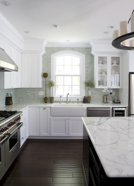 18 Gorgeous White Kitchen Design Ideas in Traditional Style (16)