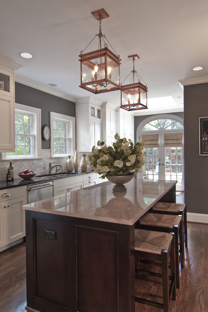 18 Gorgeous White Kitchen Design Ideas in Traditional Style (19)