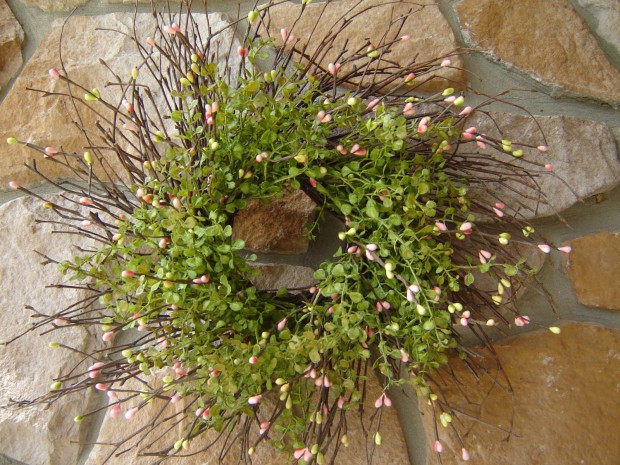19 Fresh-Looking Handmade Spring Wreath Ideas (18)