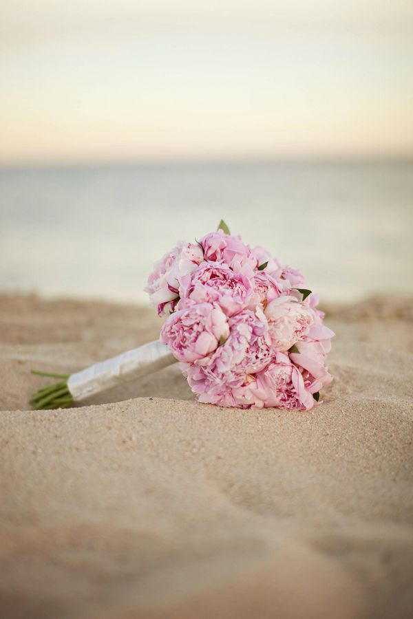 Source: www.swoonedmagazine.com 20 Romantic Beach Wedding Inspiration Ideas (1)
