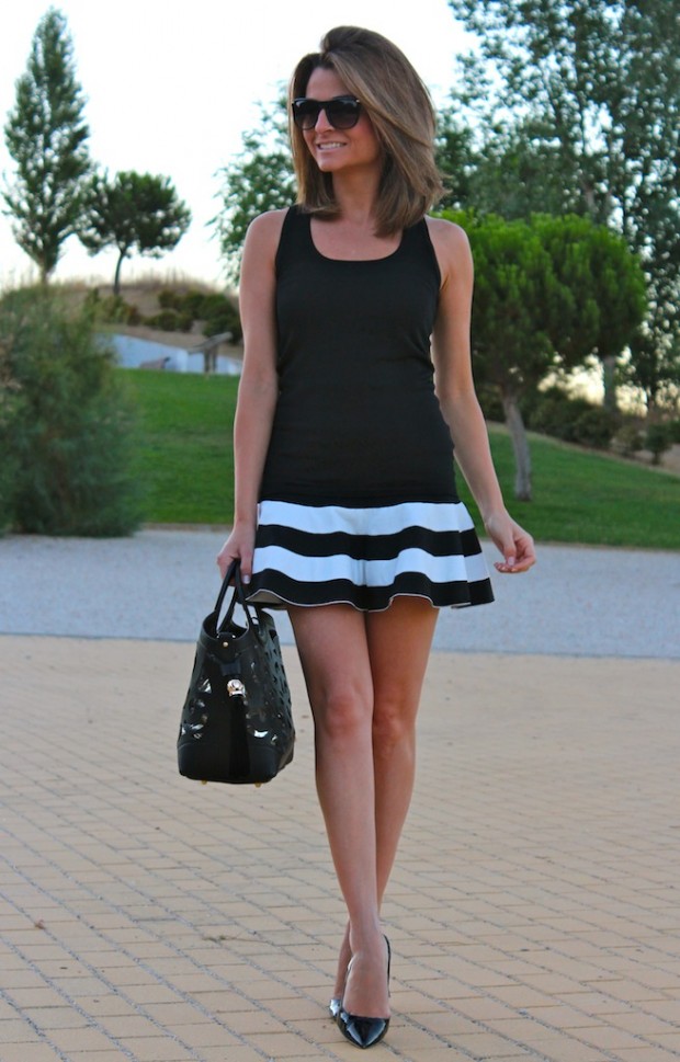 22 Dynamic Combinations of Black & White Stripes