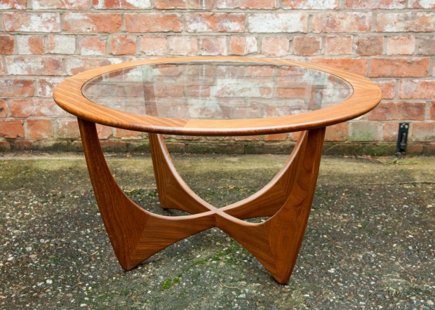 15 Everlasting Mid-Century Vintage Table Designs (1)