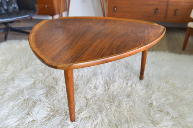 15 Everlasting Mid-Century Vintage Table Designs (13)