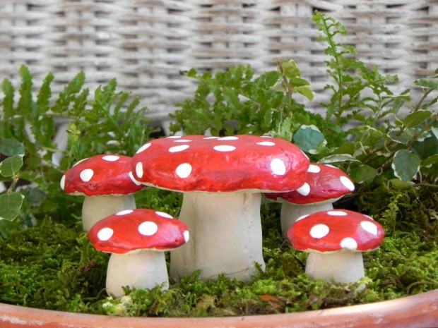 18 Charming Miniature Fairy Garden Decorations (7)