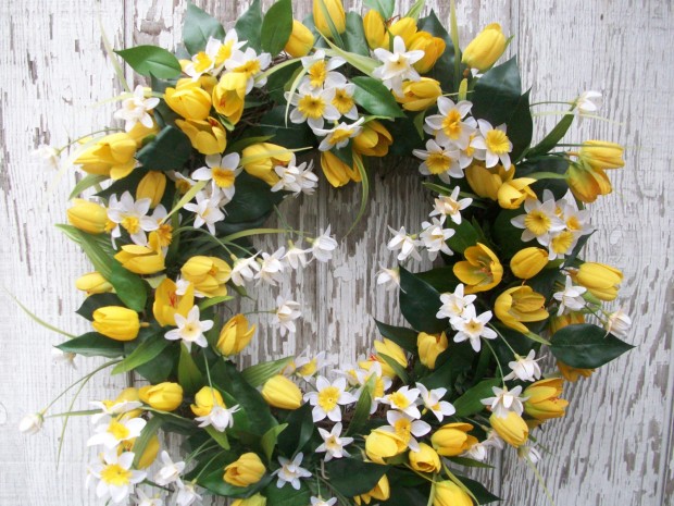 22 Enlivening Handmade Spring Wreath Designs (22)