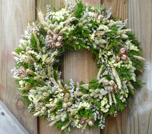 22 Enlivening Handmade Spring Wreath Designs (4)