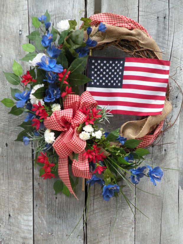 15 Festive Handmade 4th of July Wreath Designs (8)