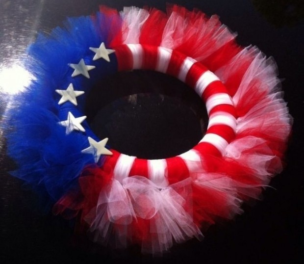 15 Festive Handmade 4th of July Wreath Designs (9)