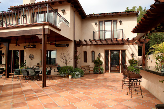 17 Stunning Mediterranean Patio Design Ideas
