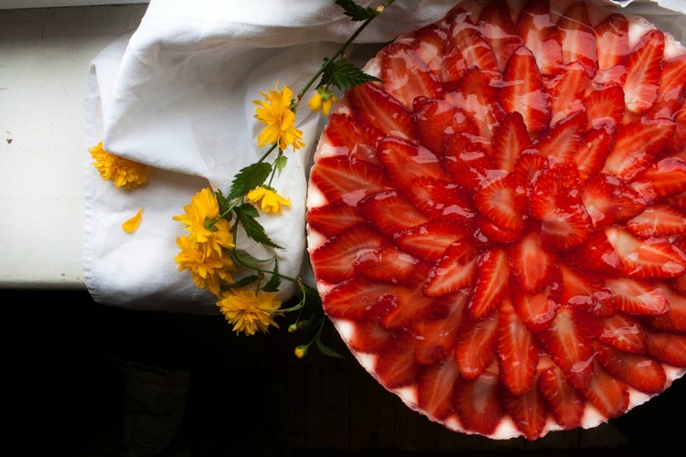16 Delicious Summer Fruit Cakes - summer recipes, summer fruit cakes, summer desserts, fruit cakes, Fruit, dessert recipes, cakes