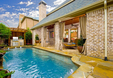 20 Amazing Pool Design Ideas for Your Small Backyard Area - small backyard pools, small backyard, pool design, pool, backyard design, backyard