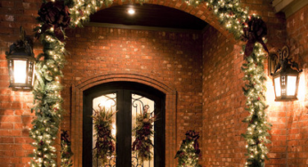 Create a Warm Welcome – 22 Festive Christmas Front Door Decoration Ideas