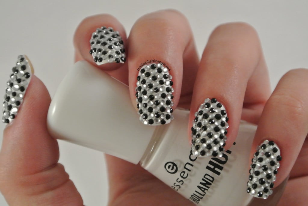 Amazing Black and White Nail Designs-17 Unique Nail Art Ideas You Will Love