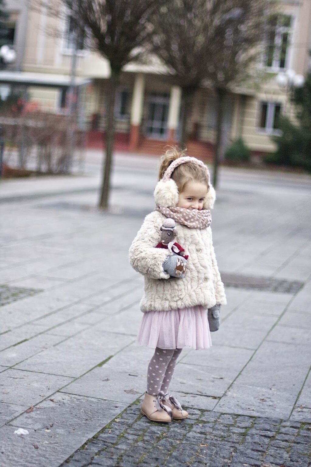 15 Adorable Little Girls Winter Outfit Ideas