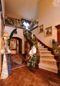 21 Ideas for Christmas Staircase Decorations - Style Motivation