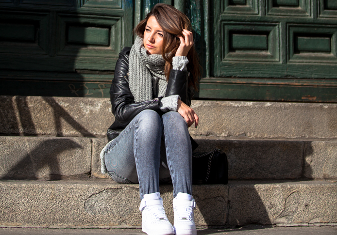 How to Wear Jeans in Chilly Weather - 23 Outfit Ideas - winter, Stylish, outfit for cold days, jeans, fashion