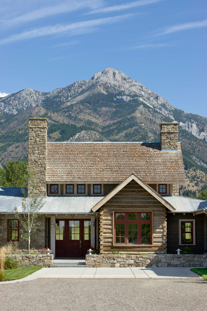 farmhouse-exterior