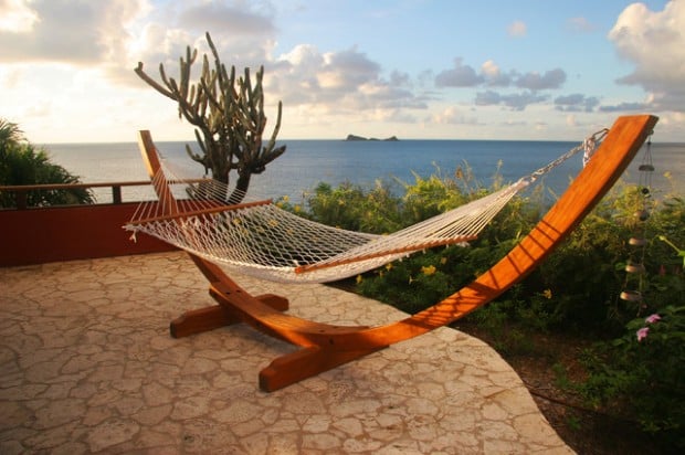 16 Hammock Ideas That Will Add Cozy Accents To Your Outdoor Space