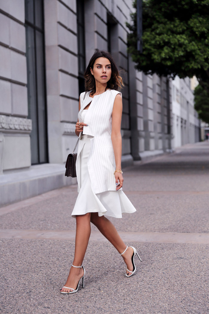 16 Outfit Ideas With White Skirt