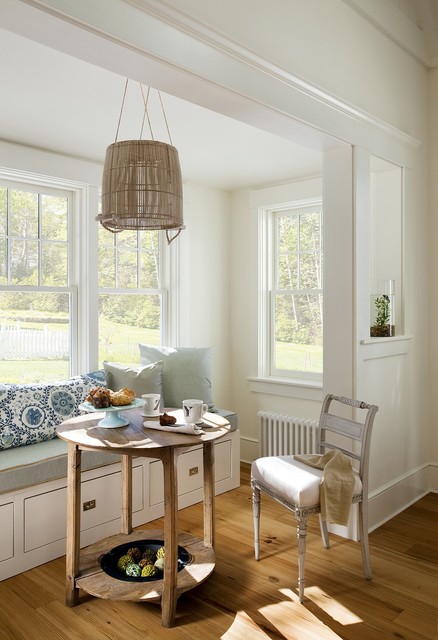 beach-style-dining-room